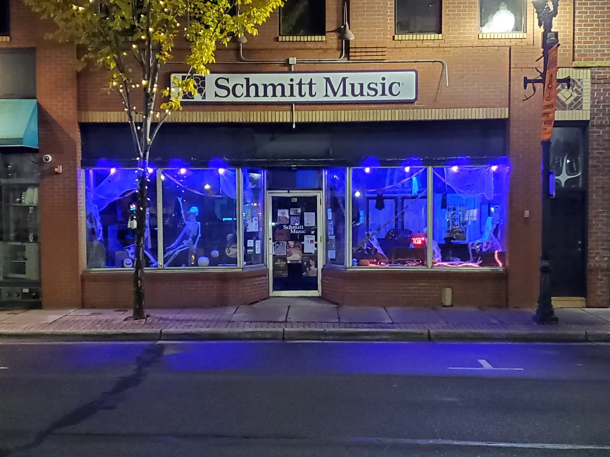 Ghosts at the Music Store - History 21 The Podcast 4.20 — Anoka